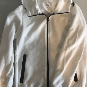 Men’s white sweatshirt